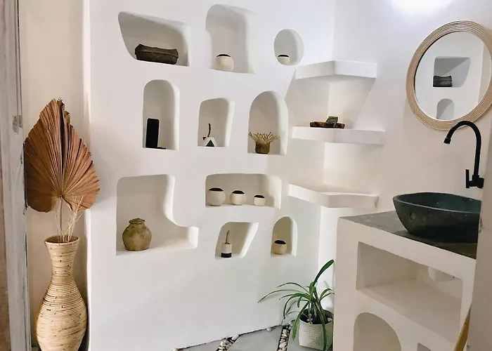 Adi's Guest house 3*