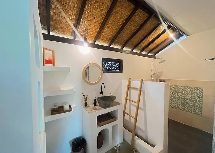 Adi's 3* Uluwatu (Bali)